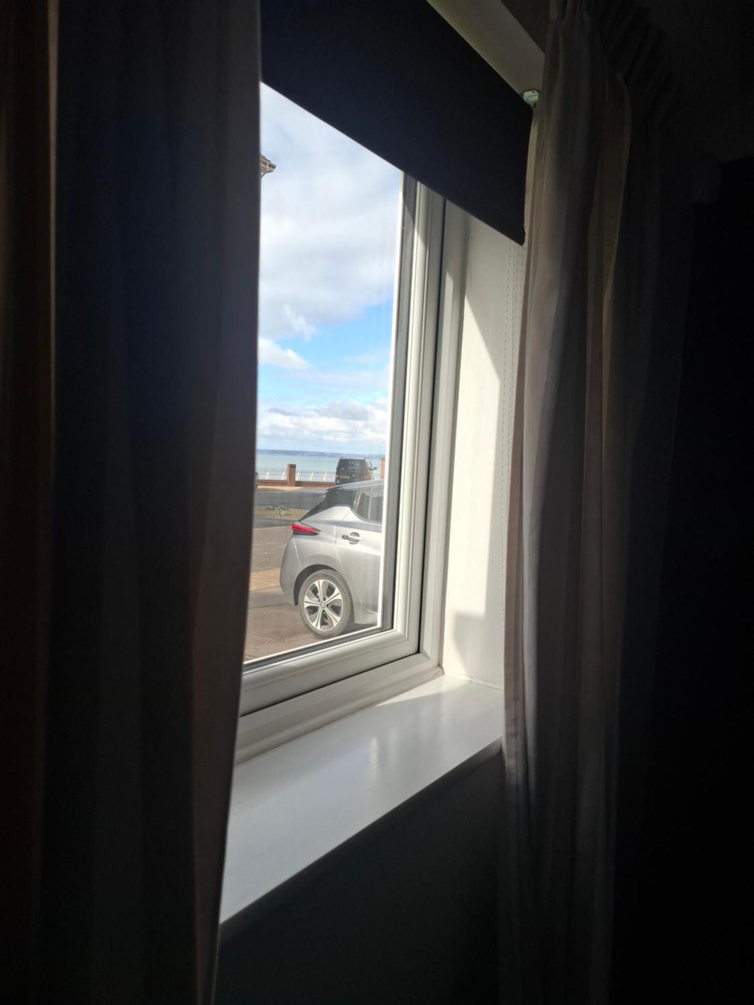 Driftmark Beachfront Location Aberavon Beach Sea Views Large Driveway Parking Private Site Fibre Optic Wi Fi Port Talbot Exterior foto